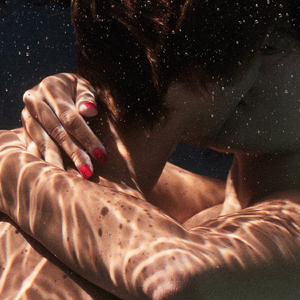 小妺妺扒开裤子自慰给我看
